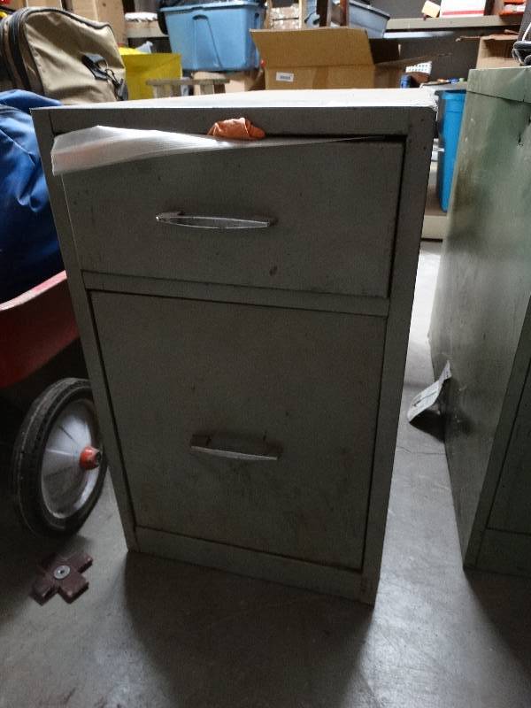 lot 1059 image: 2 Drawer file cabinet.