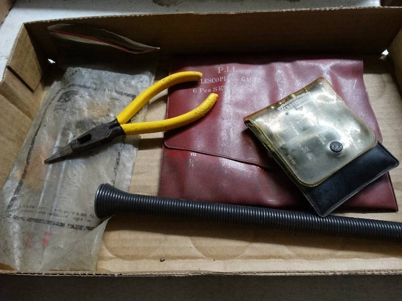 lot 1072 image: P.I.I. Telescoping gauge, craftsman 4 piece wiggler or center finder set.