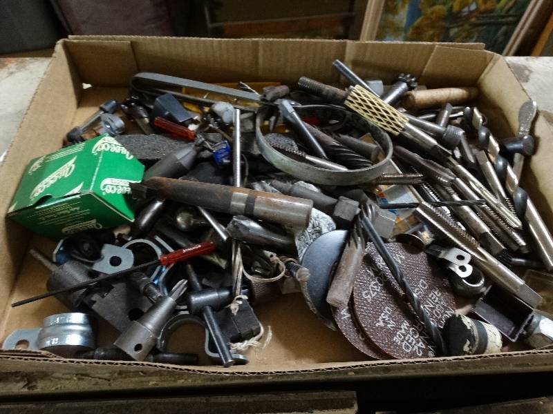 lot 1078 image: Lot of hardware, drill bits.
