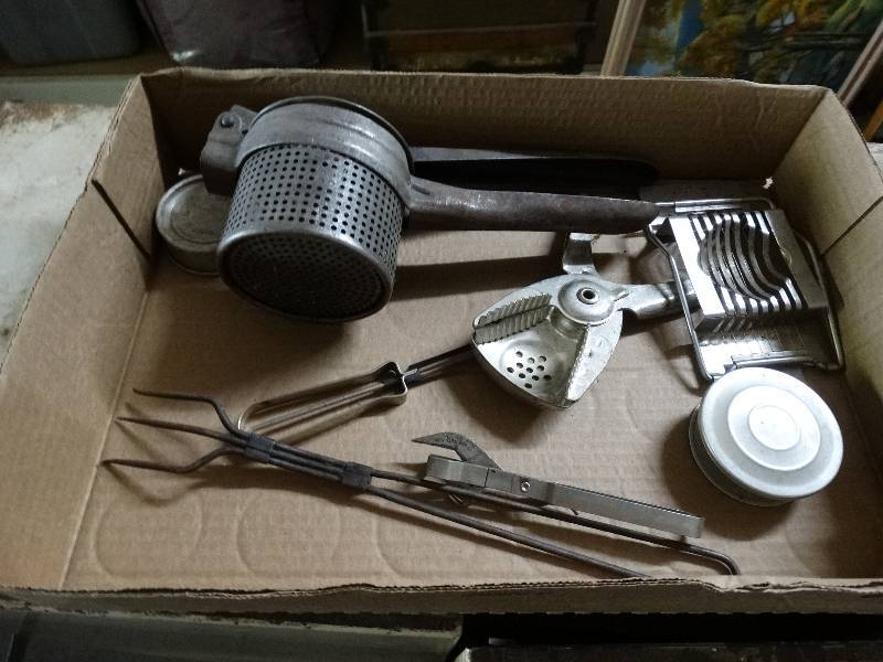 lot 1081 image: Vintage kitchen utensils.