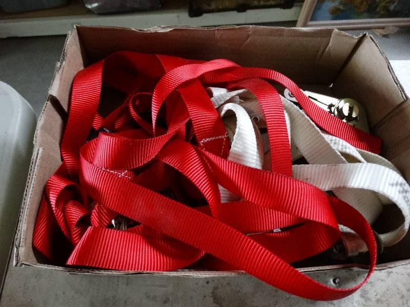 lot 1085 image: Lot of straps.