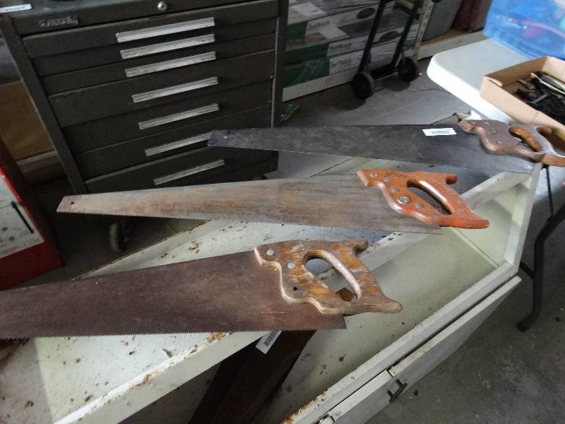 lot 1095 image: Lot of assorted hand saws.