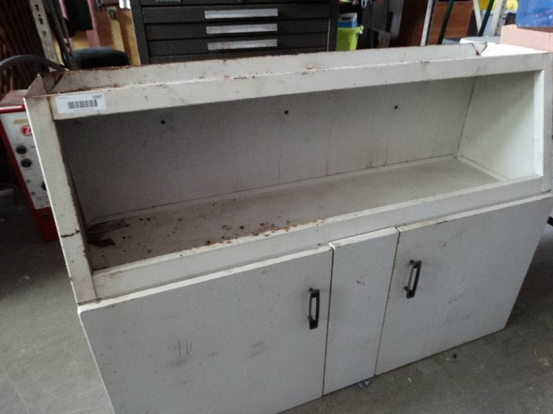 lot 1097 image: Metal hanging cabinet. 42x 30