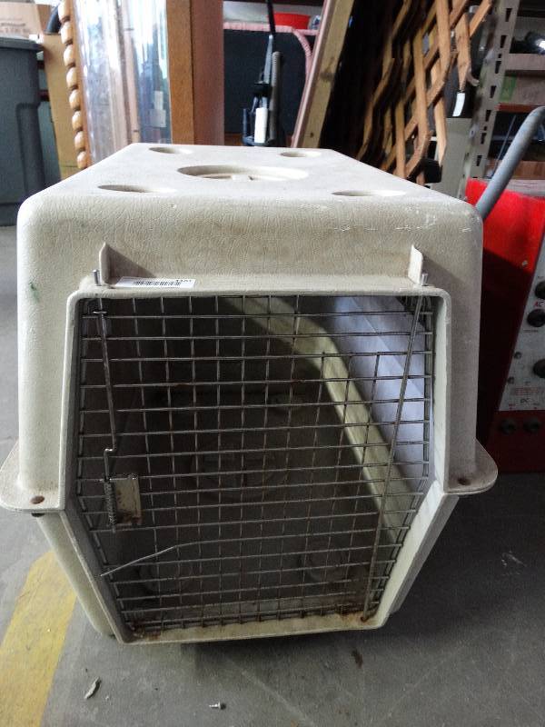 lot 1101 image: Dog kennel.