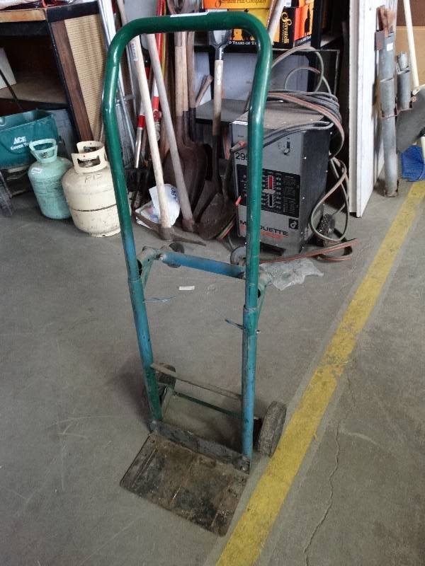 lot 1122 image: Dolly with broken back wheel.