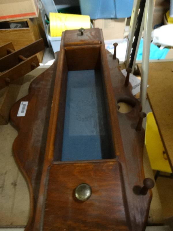 lot 1140 image: Wooden coat & key rack.