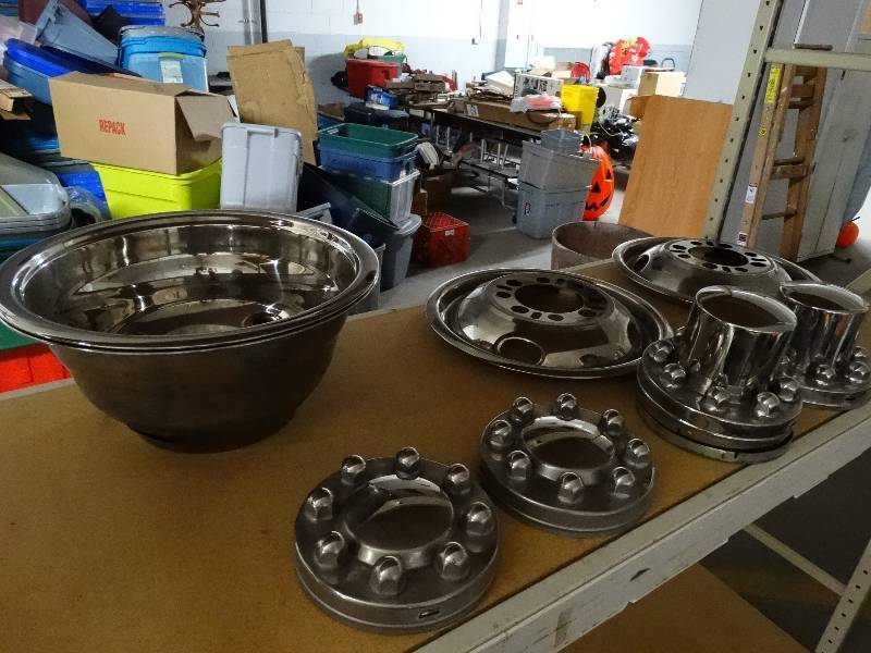 lot 1158 image: set of dualy hubcaps.
