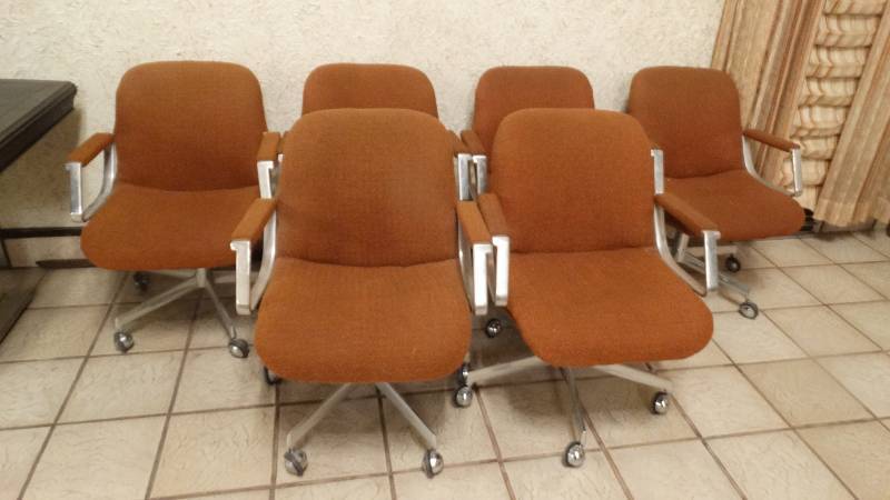 lot 100 image: 6 vintage dining chairs on wheels.