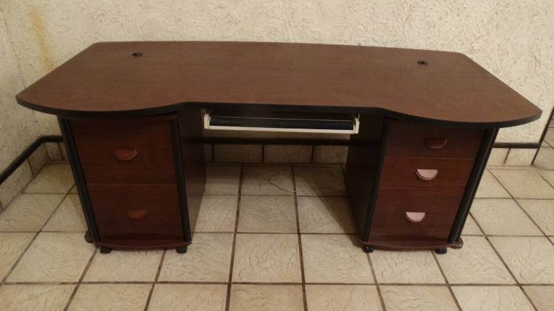 lot 121 image: Nice computer desk w 2 matching rolling file cabinets