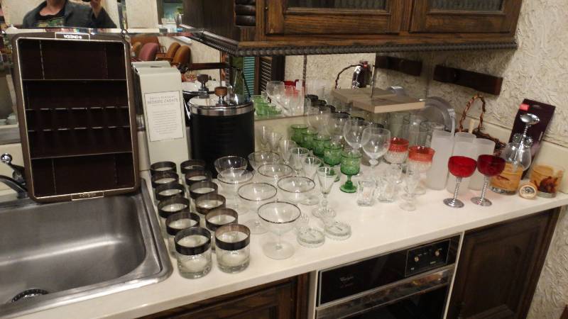 lot 128 image: Lot of various bar ware