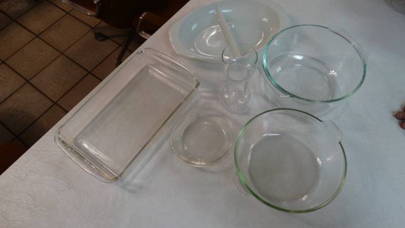 lot 131 image: Lot of pyrex