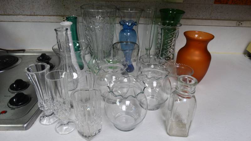 lot 132 image: Lot of various glass vases