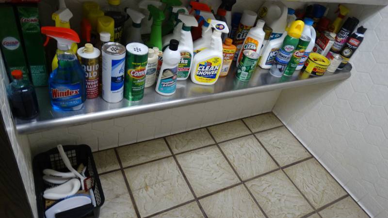 lot 150 image: Large lot of various cleanerschemicals