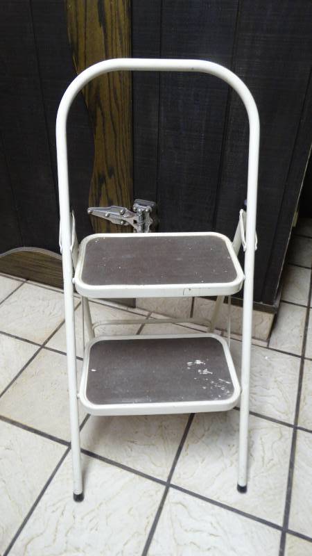 lot 152 image: Folding step stool