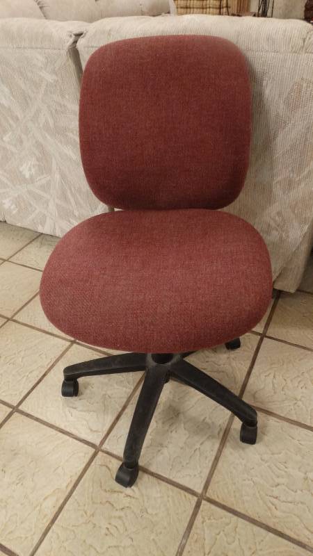 lot 157 image: Office chair on wheels