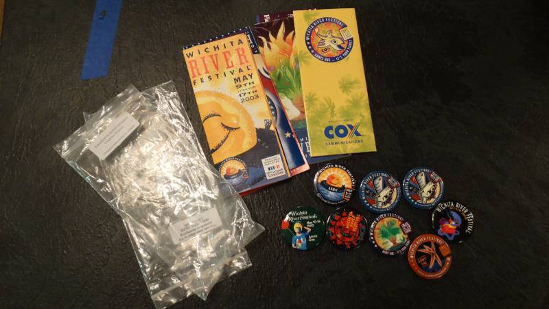 lot 162 image: 8 river festival buttons