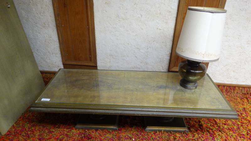 lot 178 image: Vintage coffee table w lamp