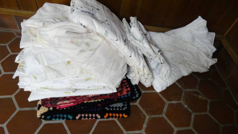 lot 183 image: Lot of linens