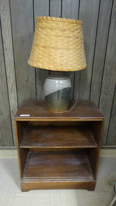 lot 192 image: Old bookshelf w table lamp