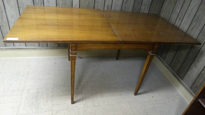 lot 193 image: Vintage wood table w extending top- Very Cool