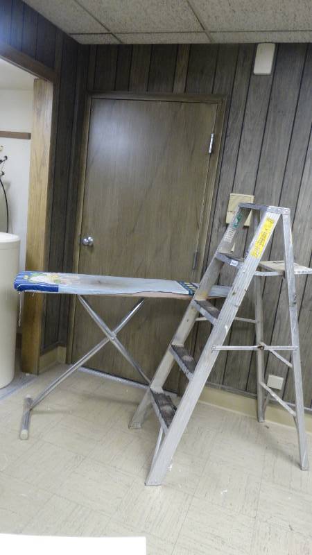 lot 194 image: Ironing board & aluminum ladder