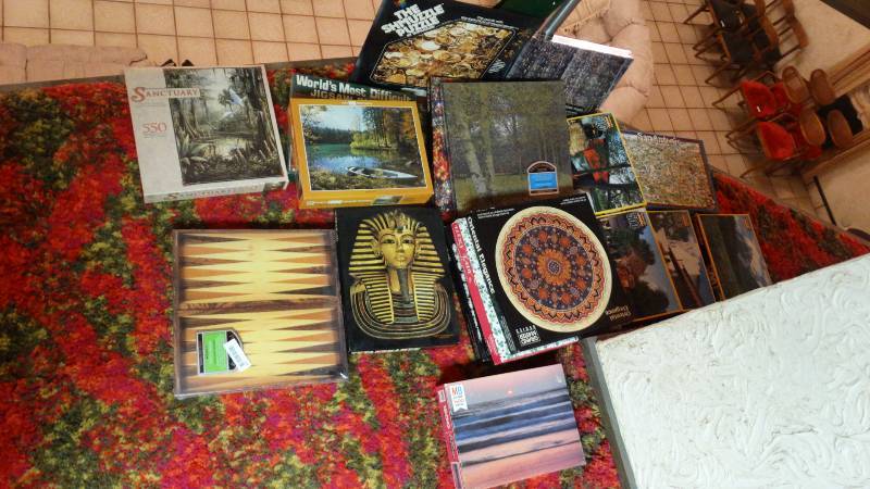 lot 206 image: Large lot of various puzzles