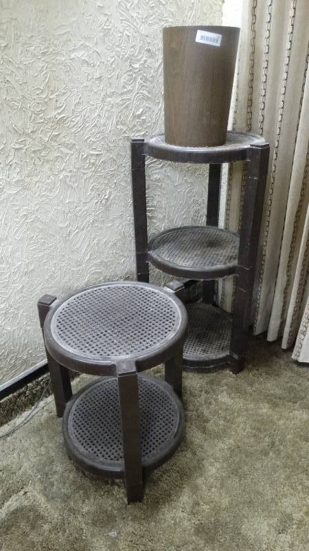 lot 224 image: 2 plant stands & trash can