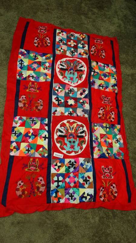 lot 228 image: Handmade quilt