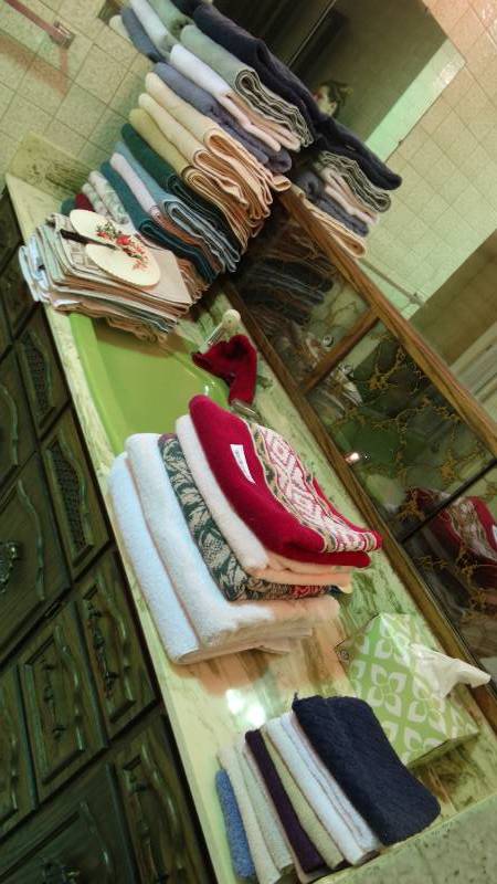 lot 230 image: Lg lot of various towels & wash clothes