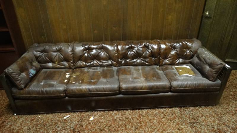 lot 233 image: Vintage 4 cushion sofa