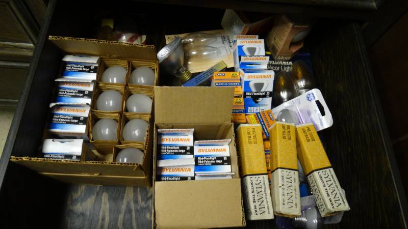 lot 246 image: Large lot of light bulbs