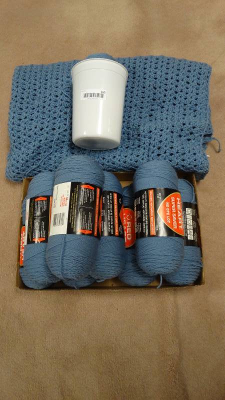 lot 260 image: 8 rolls of yarn & incomplete throw blanket