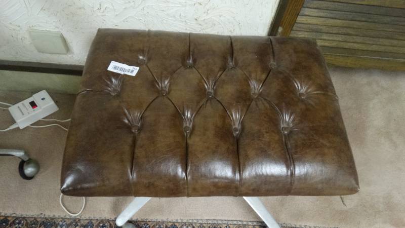 lot 262 image: Vintage vanity stool on wheels