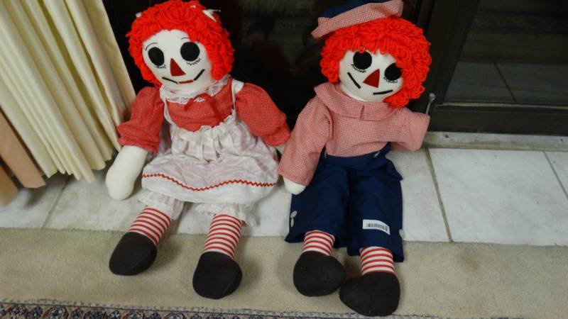 lot 269 image: Raggedy Anne & Andy dolls