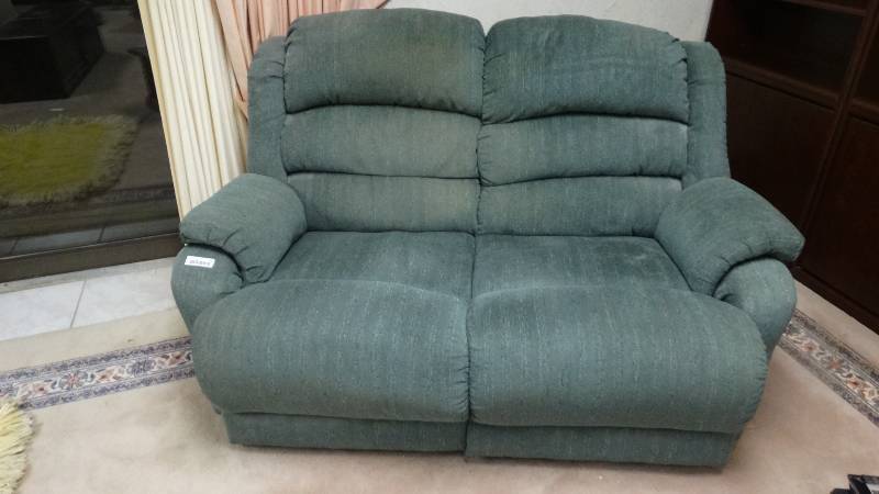 lot 270 image: Dual reclining loveseat