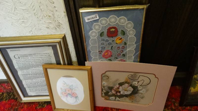 lot 321 image: 4 various pcs of wall art