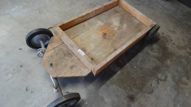 lot 343 image: Rolling cart on wheels