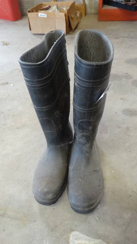 lot 362 image: Rubber boots- Size 9