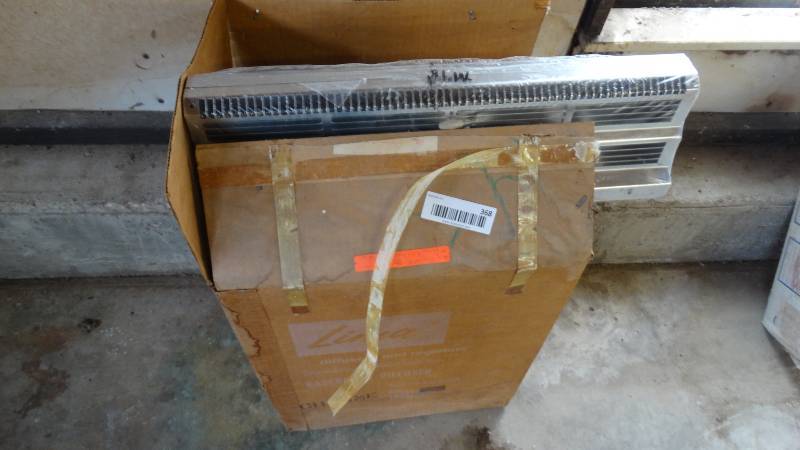 lot 368 image: 6 metal ac vents- New in box