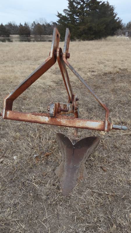 lot 380 image: 3 pt rippersingle plow