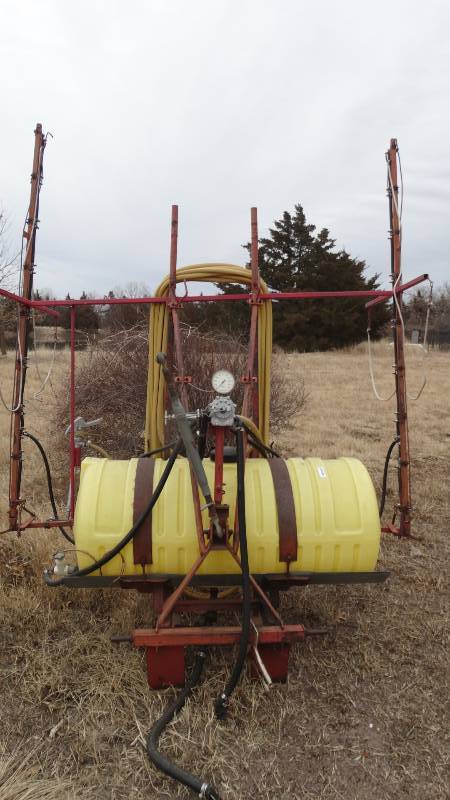 lot 381 image: 24 3 pt sprayer rig w hosegun
