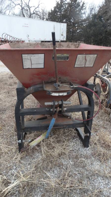 lot 393 image: WorkSaver large 3 pt spreader