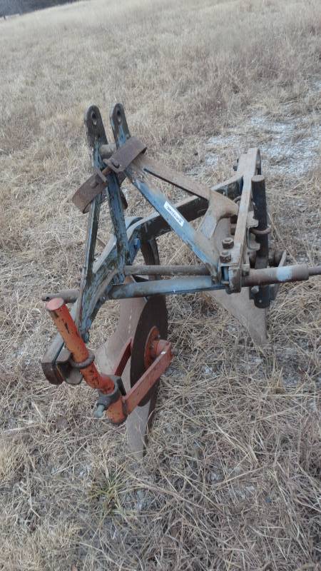 lot 394 image: 3 pt 2 bottom plow implement