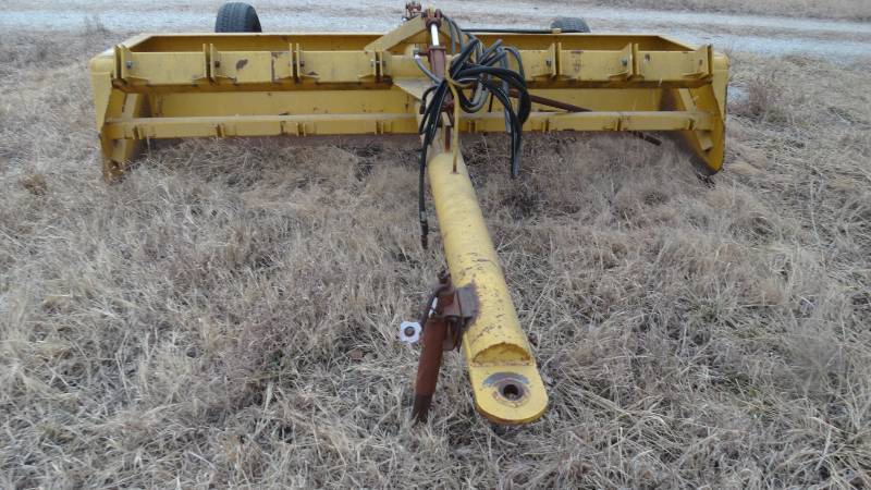 lot 395 image: Econo Movers pull behind 10 hydraulic scraper
