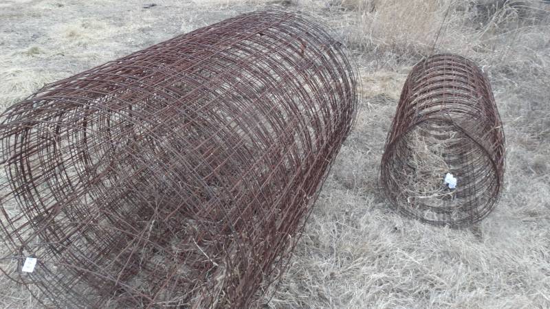 lot 400 image: 2 rolls of fence- 5ft tall