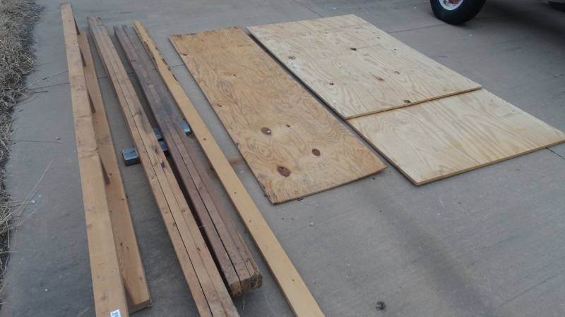 lot 404 image: Lot of various lumber