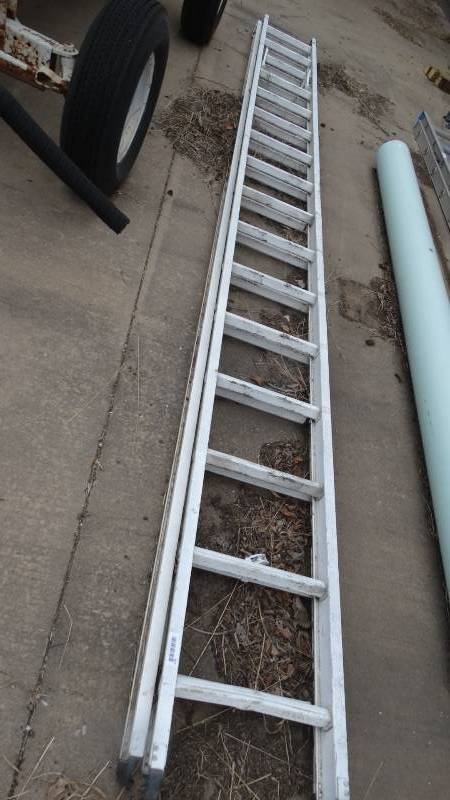 lot 407 image: 32 extension ladder