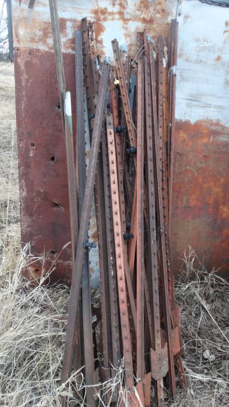 lot 413 image: Approx 25 T posts