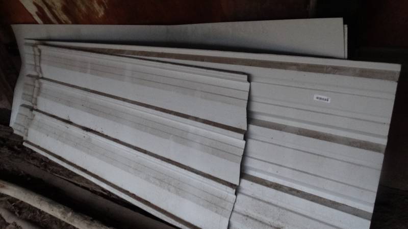 lot 417 image: Metal siding & 16 sheets of flat metal