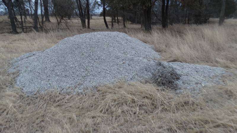 lot 419 image: Large pile of driveway gravel